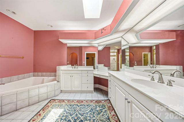 200 Teaberry Lane, Hendersonville, NC 28739