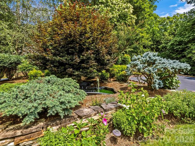 200 Teaberry Lane, Hendersonville, NC 28739