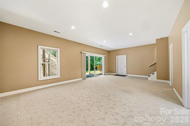 200 Teaberry Lane, Hendersonville, NC 28739