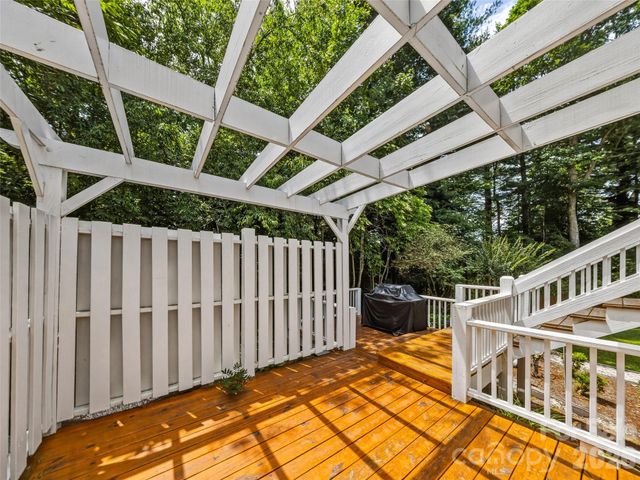 200 Teaberry Lane, Hendersonville, NC 28739