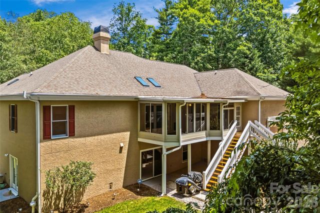 200 Teaberry Lane, Hendersonville, NC 28739