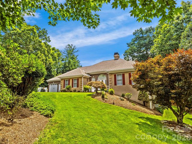 200 Teaberry Lane, Hendersonville, NC 28739