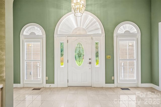 200 Teaberry Lane, Hendersonville, NC 28739