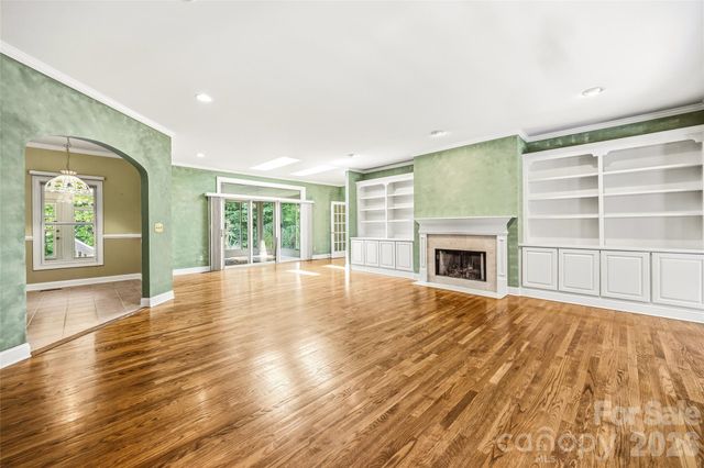 200 Teaberry Lane, Hendersonville, NC 28739