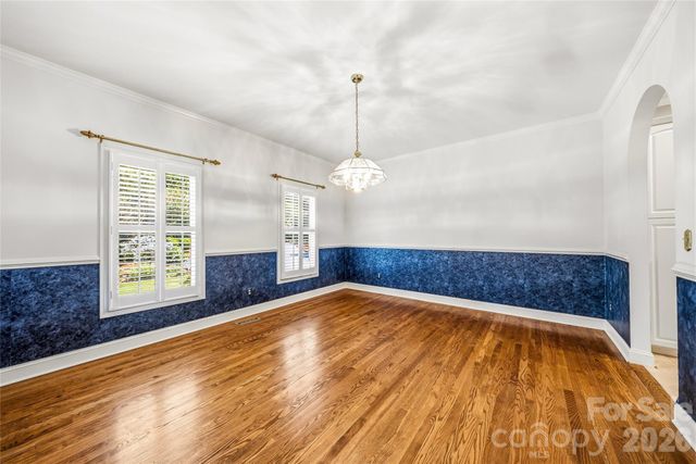 200 Teaberry Lane, Hendersonville, NC 28739