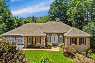 200 Teaberry Lane, Hendersonville, NC 28739