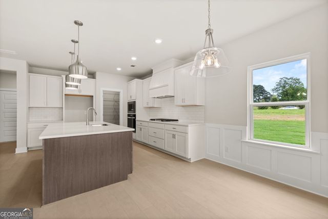 8315 Creekside Overlook Drive, Gainesville, GA 30506