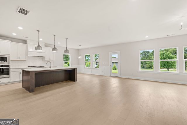 8315 Creekside Overlook Drive, Gainesville, GA 30506