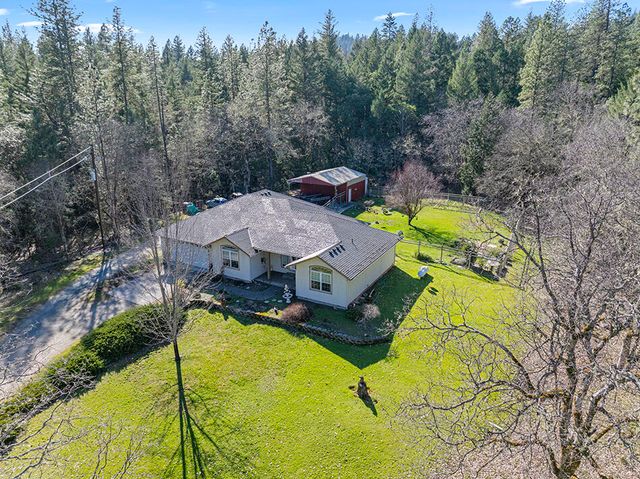 698 Ewe Creek Road, Grants Pass, OR 97526