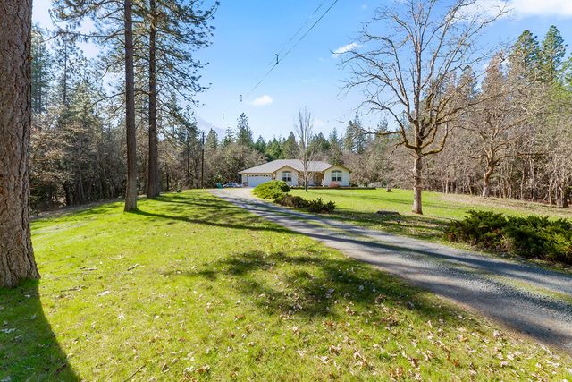698 Ewe Creek Road, Grants Pass, OR 97526
