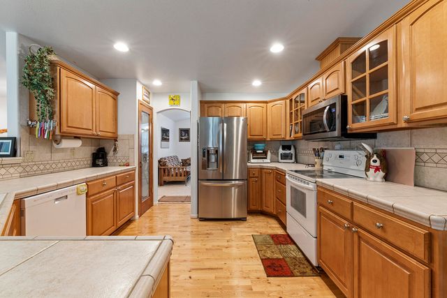 698 Ewe Creek Road, Grants Pass, OR 97526