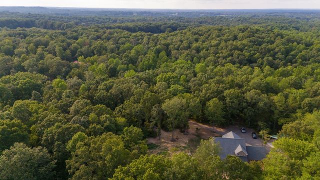 2999 Dugley Branch Dr, Bon Aqua, TN 37025