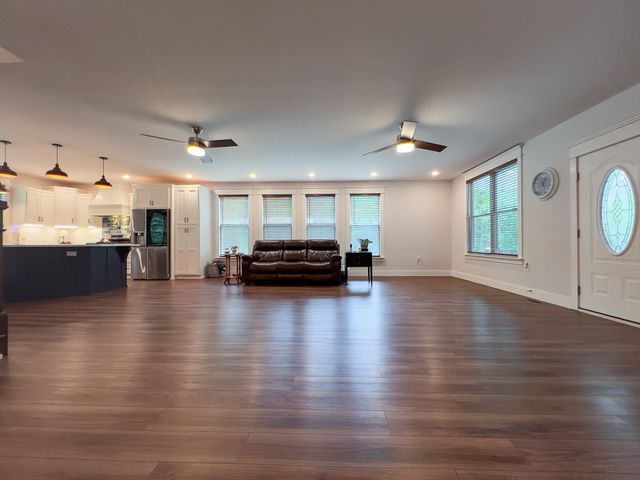 2999 Dugley Branch Dr, Bon Aqua, TN 37025