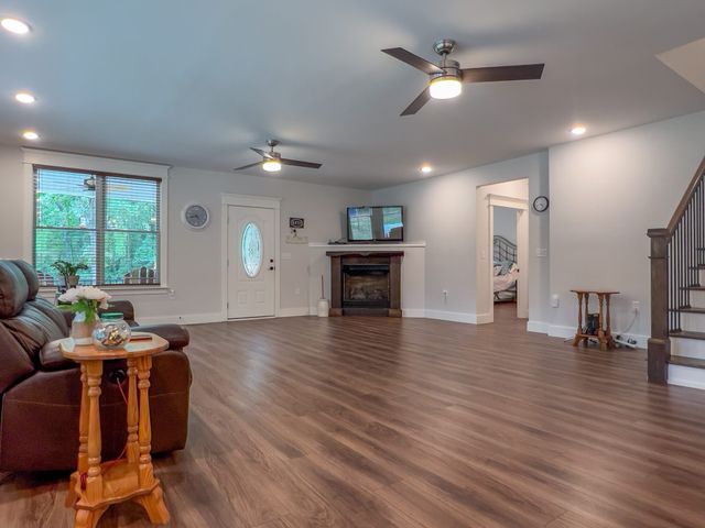 2999 Dugley Branch Dr, Bon Aqua, TN 37025