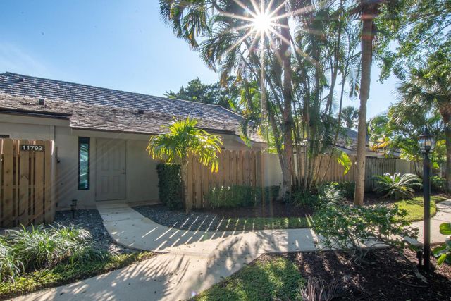 11792 Wimbledon Circle, Wellington, FL 33414