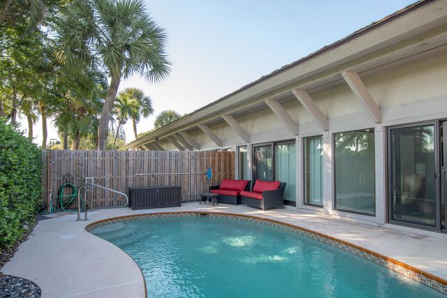11792 Wimbledon Circle, Wellington, FL 33414
