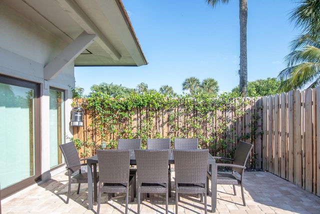 11792 Wimbledon Circle, Wellington, FL 33414