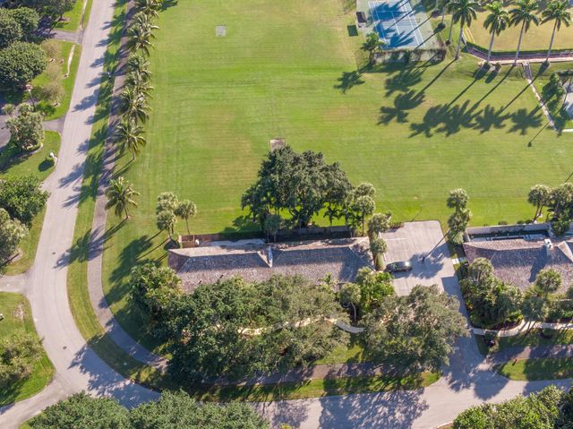 11792 Wimbledon Circle, Wellington, FL 33414