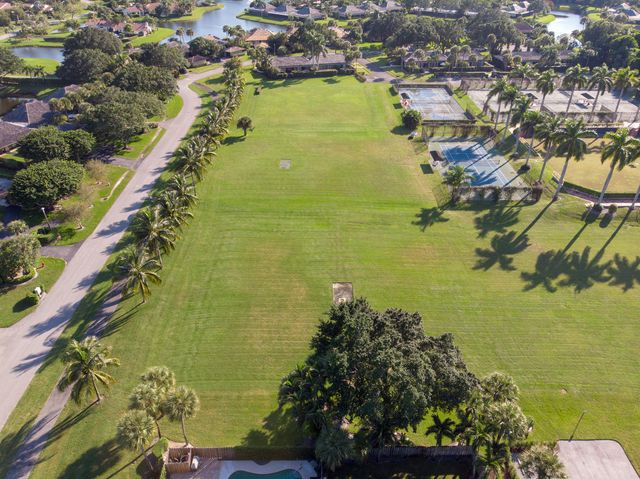 11792 Wimbledon Circle, Wellington, FL 33414