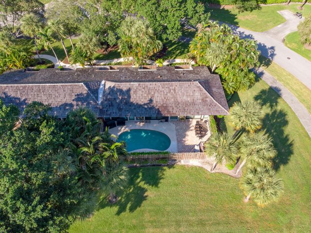 11792 Wimbledon Circle, Wellington, FL 33414