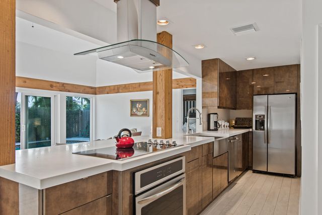 11792 Wimbledon Circle, Wellington, FL 33414