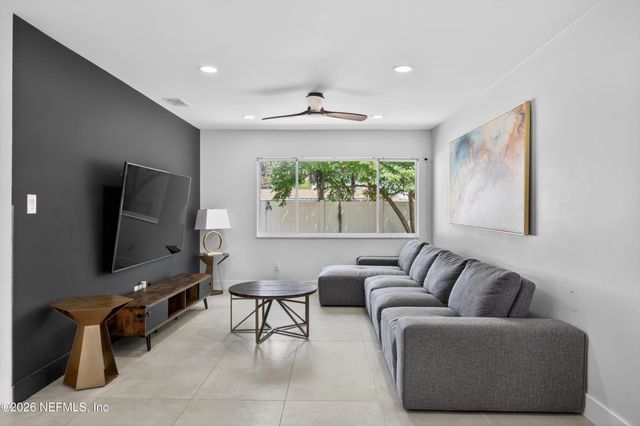 8 FERNWOOD Lane, Palm Coast, FL 32137