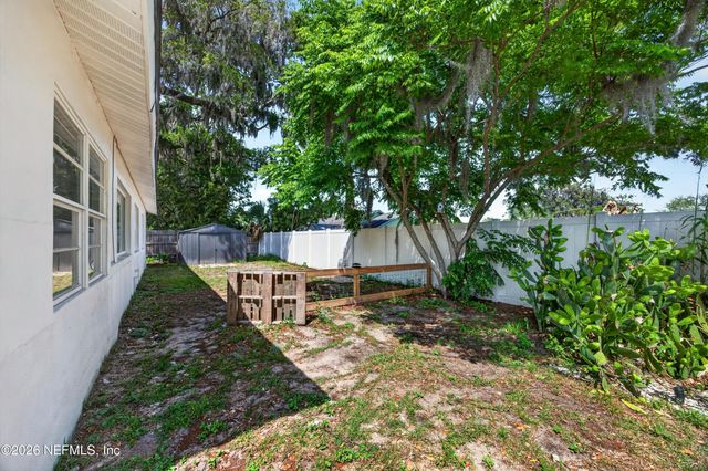 8 FERNWOOD Lane, Palm Coast, FL 32137