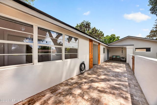 8 FERNWOOD Lane, Palm Coast, FL 32137