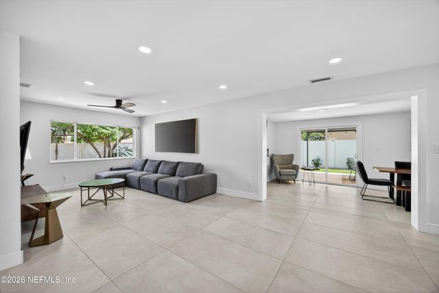 8 FERNWOOD Lane, Palm Coast, FL 32137