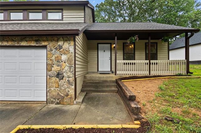 1055 Chapman Lane, Stone Mountain, GA 30088