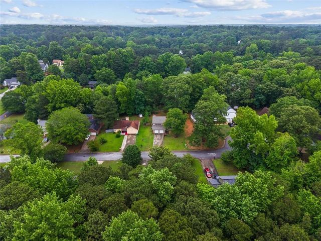 1055 Chapman Lane, Stone Mountain, GA 30088