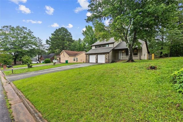 1055 Chapman Lane, Stone Mountain, GA 30088