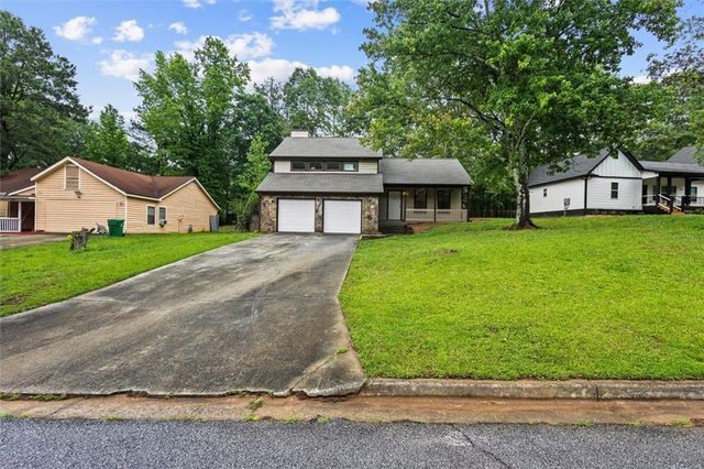 1055 Chapman Lane, Stone Mountain, GA 30088