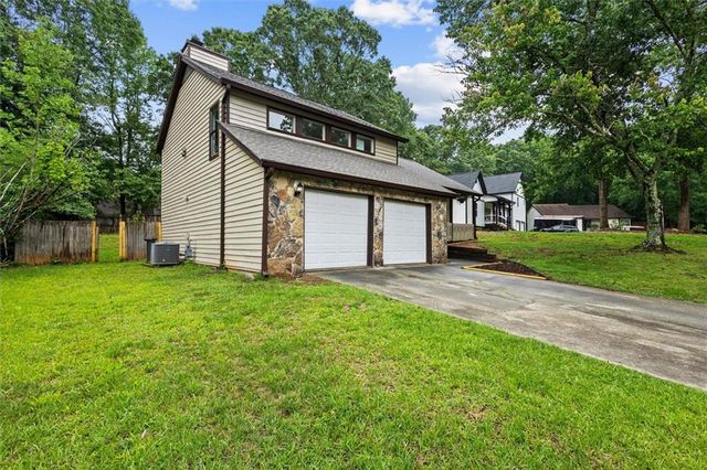 1055 Chapman Lane, Stone Mountain, GA 30088