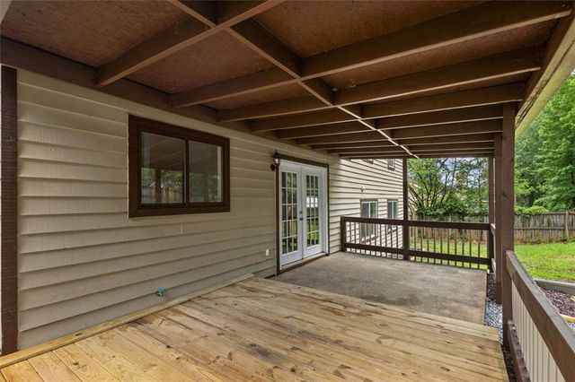 1055 Chapman Lane, Stone Mountain, GA 30088