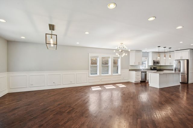 3036 N Long Avenue, Chicago, IL 60641