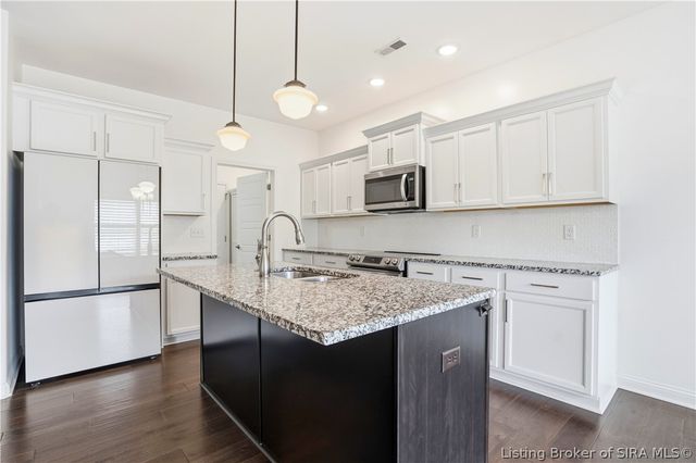 2035 Prestwick Place, Henryville, IN 47126