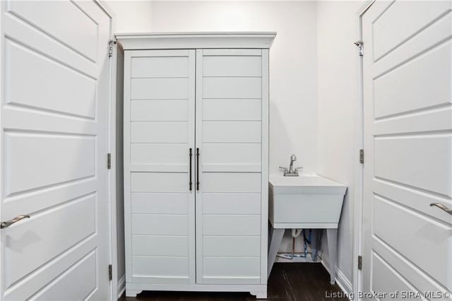 2035 Prestwick Place, Henryville, IN 47126