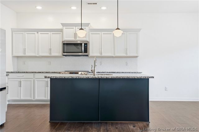 2035 Prestwick Place, Henryville, IN 47126