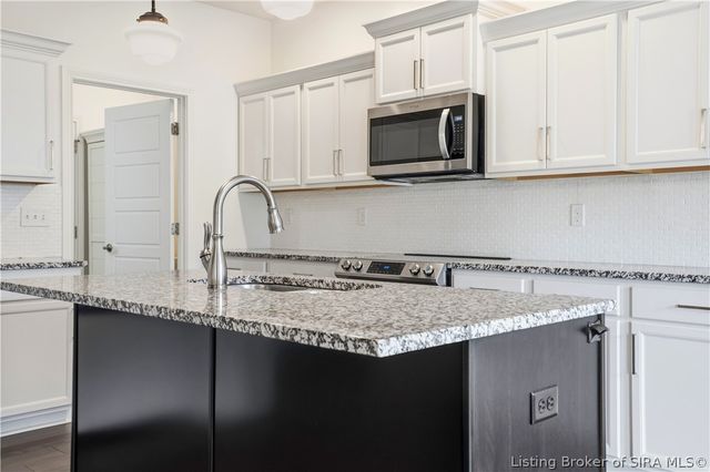 2035 Prestwick Place, Henryville, IN 47126