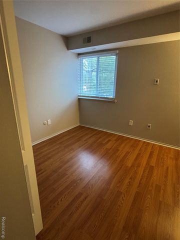 38280 Fairway Court 140B, Clinton Charter Township, MI 48038