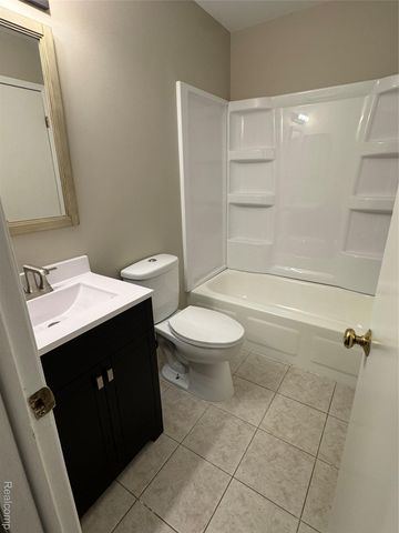 38280 Fairway Court 140B, Clinton Charter Township, MI 48038