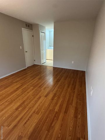 38280 Fairway Court 140B, Clinton Charter Township, MI 48038