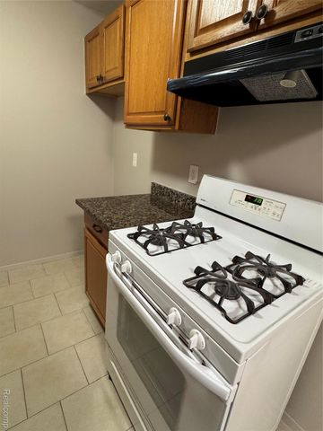 38280 Fairway Court 140B, Clinton Charter Township, MI 48038