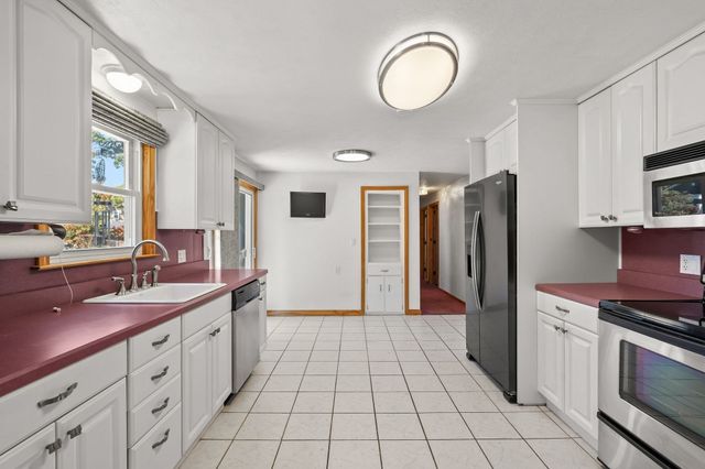 28 Eames Ave, Brockton, MA 02302
