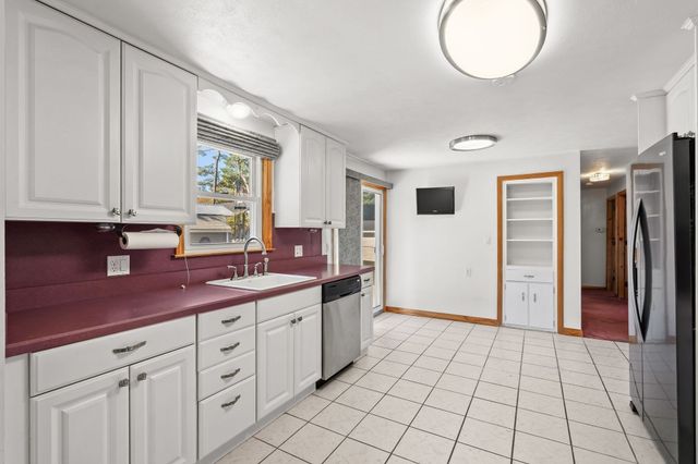 28 Eames Ave, Brockton, MA 02302