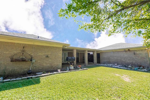 208 Raywood Dr, Houma, LA 70360