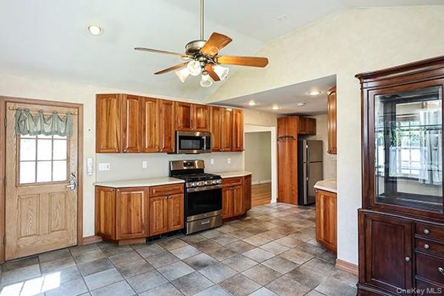 219 Lindbergh Street, Massapequa Park, NY 11762