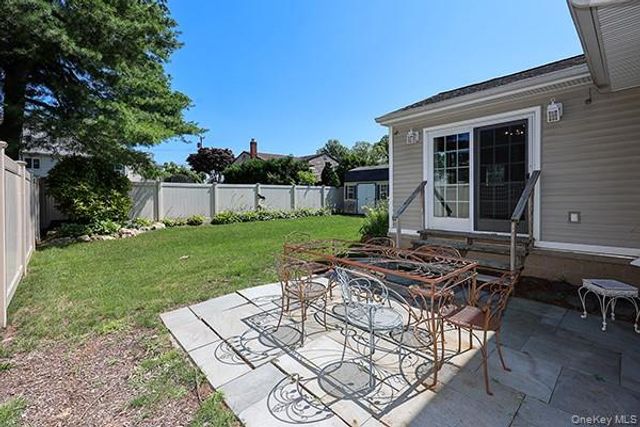 219 Lindbergh Street, Massapequa Park, NY 11762