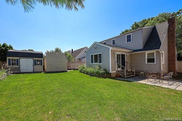 219 Lindbergh Street, Massapequa Park, NY 11762